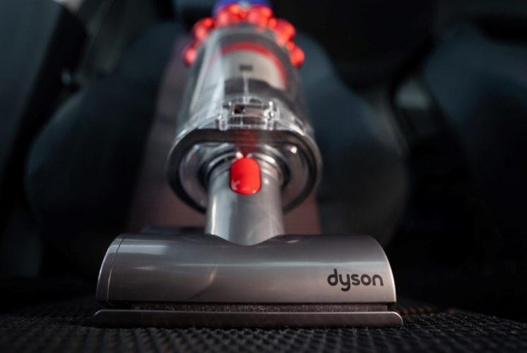why is my dyson vacuum not charging
